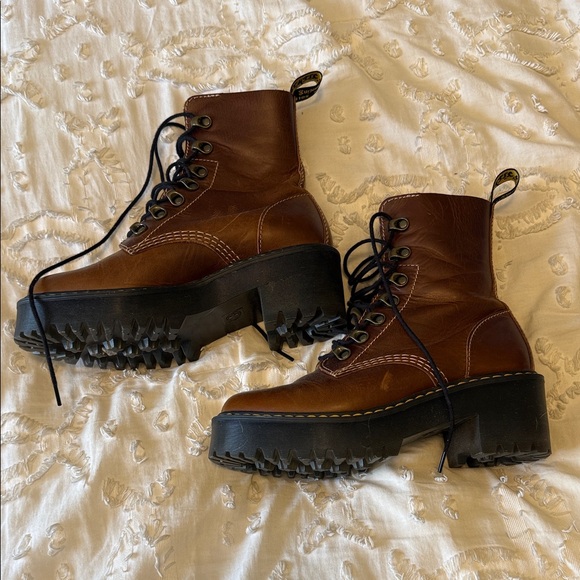 Dr. Martens Shoes - Leona butterscotch 37